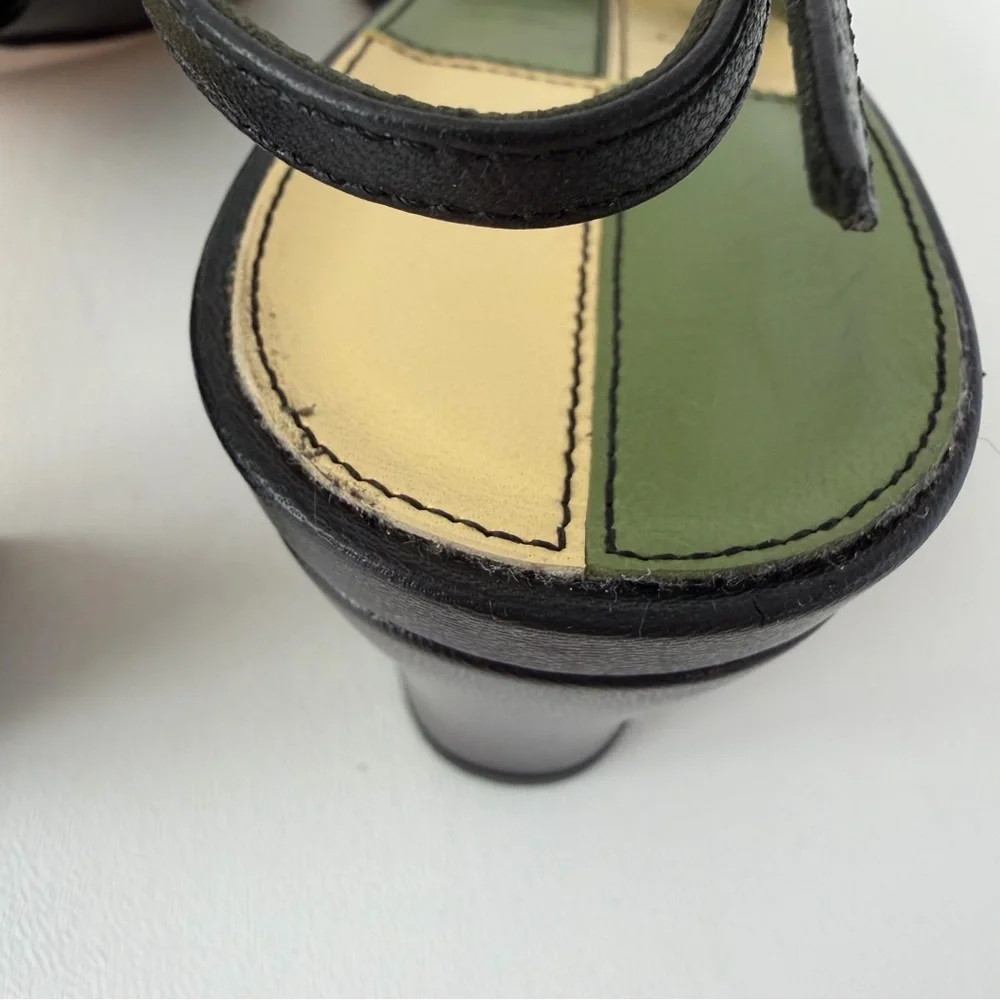GUCCI || Usagi Half Moon Slingback Pumps Black Cream EU 40